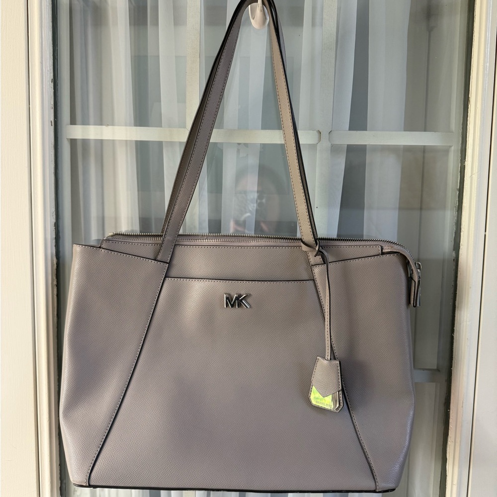 Michael Kors Elegant Gray Tote